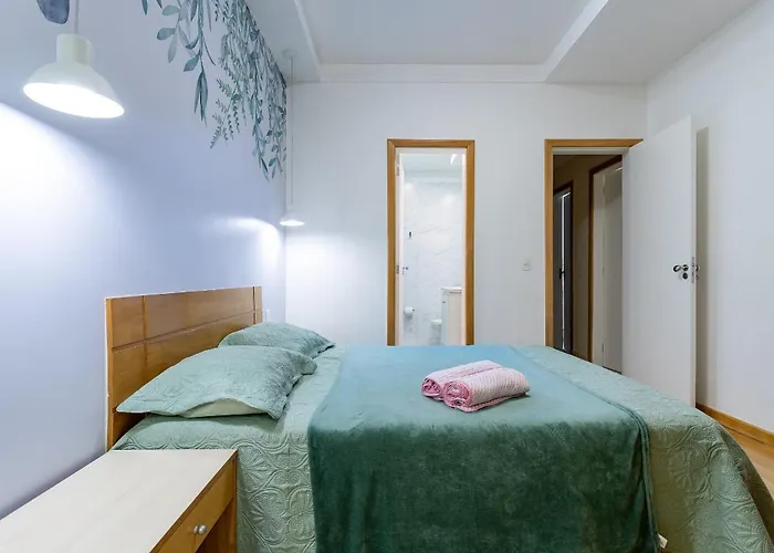 Novo. Vista Lateral Para A Praia, 2 Ou 3 Quartos, Wi Fi, Cozinha Completa E Ar. Rio de Janeiro