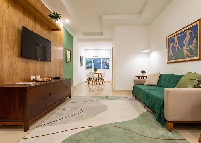 Novo. Vista Lateral Para A Praia, 2 Ou 3 Quartos, Wi Fi, Cozinha Completa E Ar. Rio de Janeiro